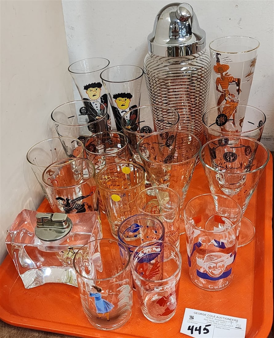 Tray MCM Cocktail Shaker, Glasses + Lucite Lighter (1 of 5)