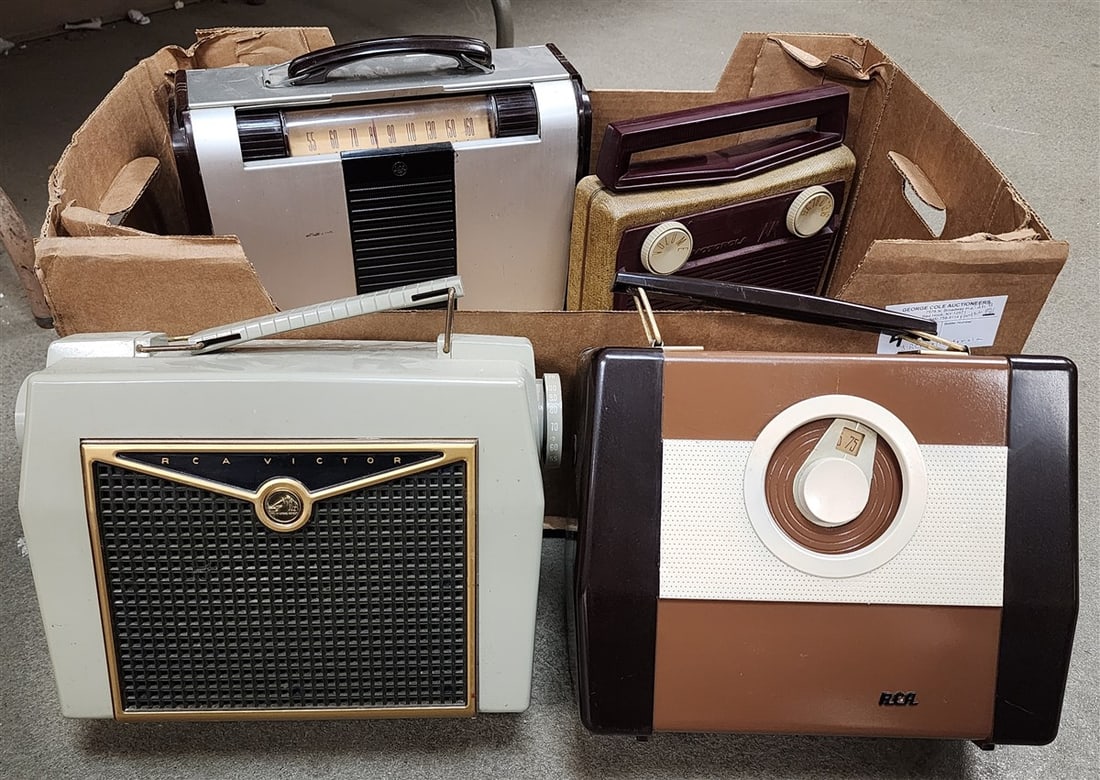 Bx 3 Portable Radios - RCA Victor Model 8BX6, Model 6-BX-8A + Motorola Model 5P31A (1 of 8)