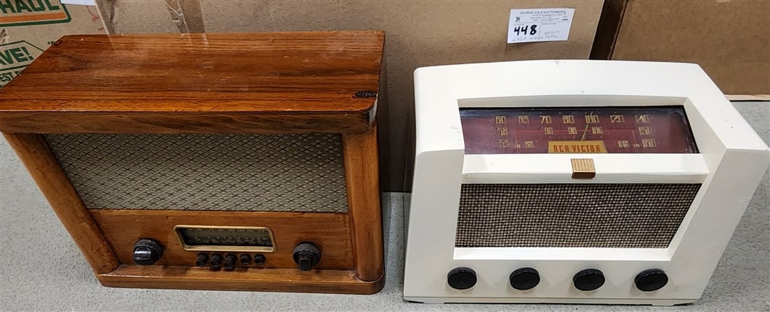 Bx 2 RCA Victor Radios Model 8R71 + Model 96T6 (1 of 4)