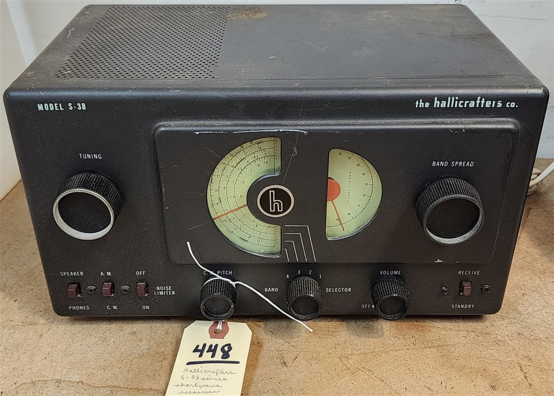 1946 Hallicrafters S-38 Series Shortwave Receiver (1 of 3)
