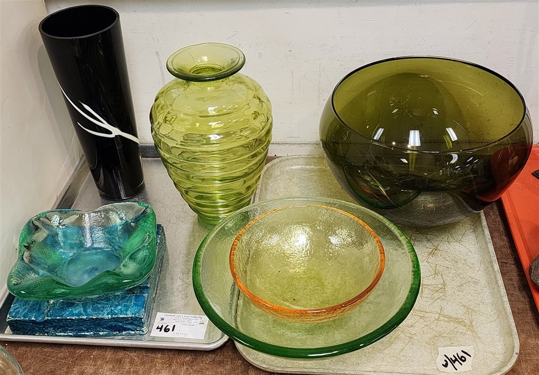 Lot 2 Trays - Art Glass Vases, Bowls, Ashtray, Etc. (1 of 2)