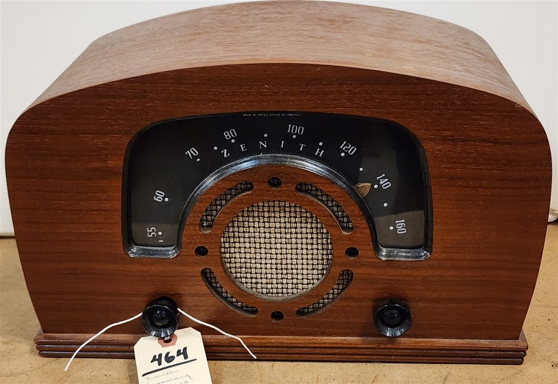 1942 Zenith 'Boomerang' Radio Model # 6D-2620: 1942 Zenith 'Boomerang' Radio Model # 6D-2620