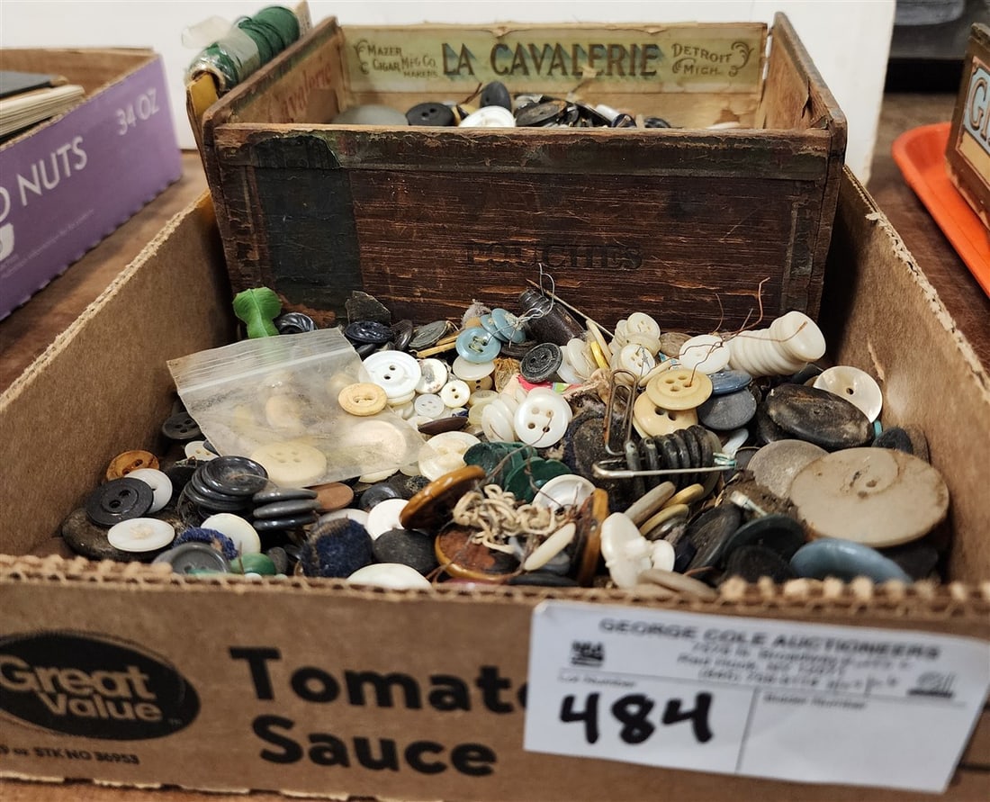 Box Of Bottons: Box Of Bottons