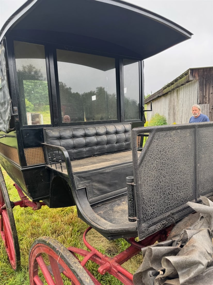 Horse Drawn Coach: Horse Drawn Coach