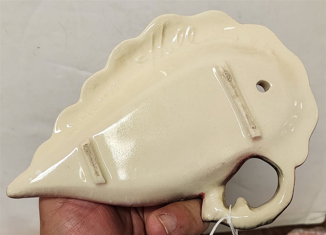 Pr. Hull Shell Wall Pockets W13-7 1/2" - 2