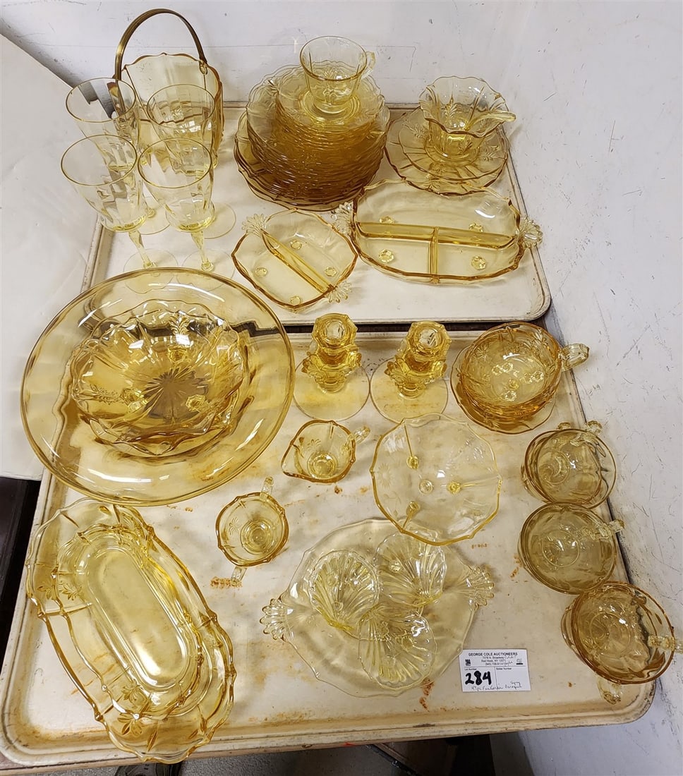 Tray 47 Pcs. Fostoria Baroque Topaz Dinner Service: Tray 47 Pcs. Fostoria Baroque Topaz Dinner Service