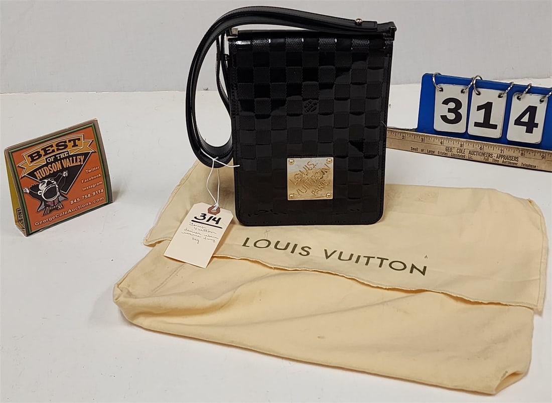 Louis Viutton Damier Vernis Cabaret Tall Shoulder Bag (1 of 4)