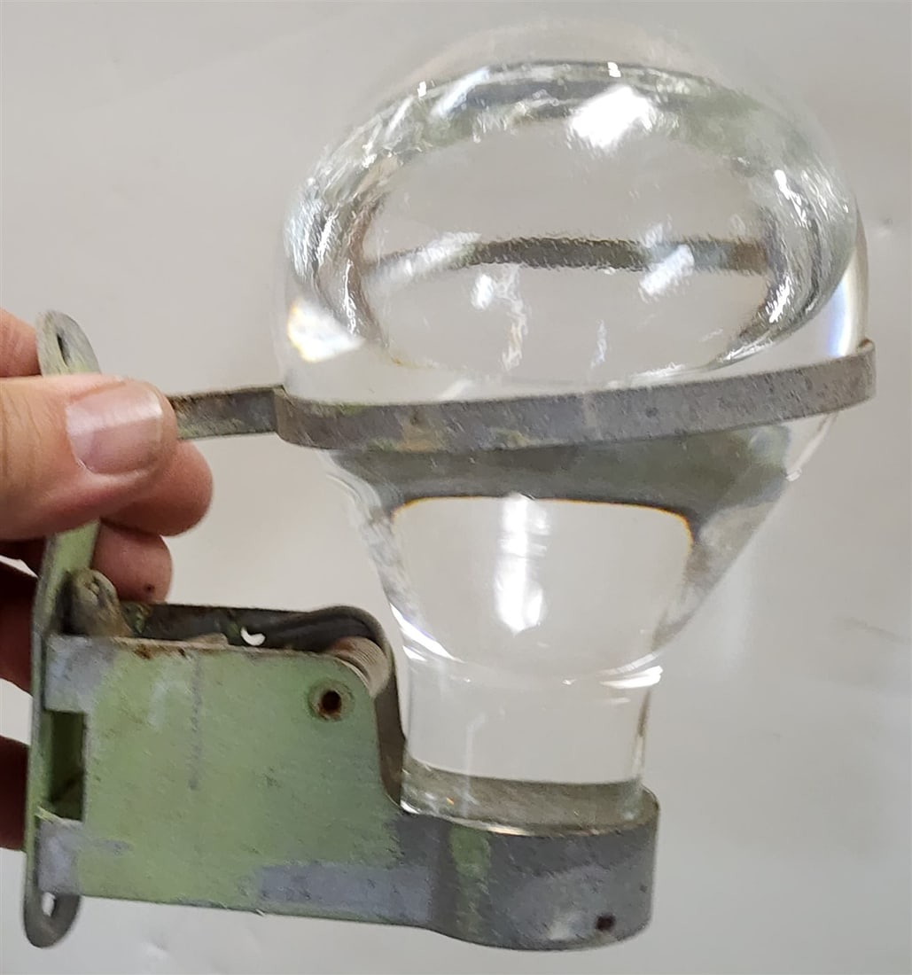 Antique Fire Extinguisher Wall Mount (1 of 3)