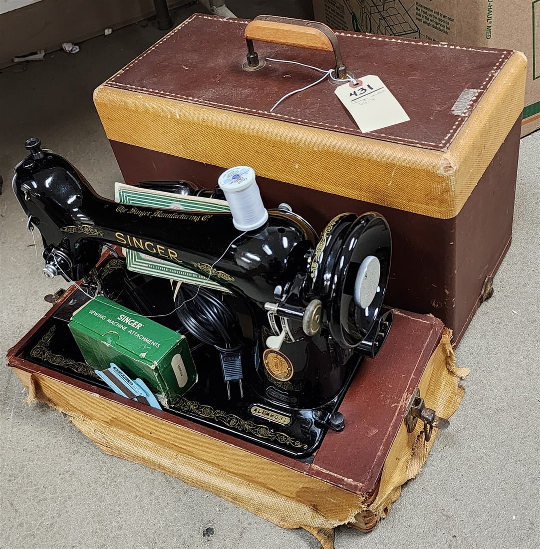 Singer Sewing Machine Model 66-16 (1 of 3)