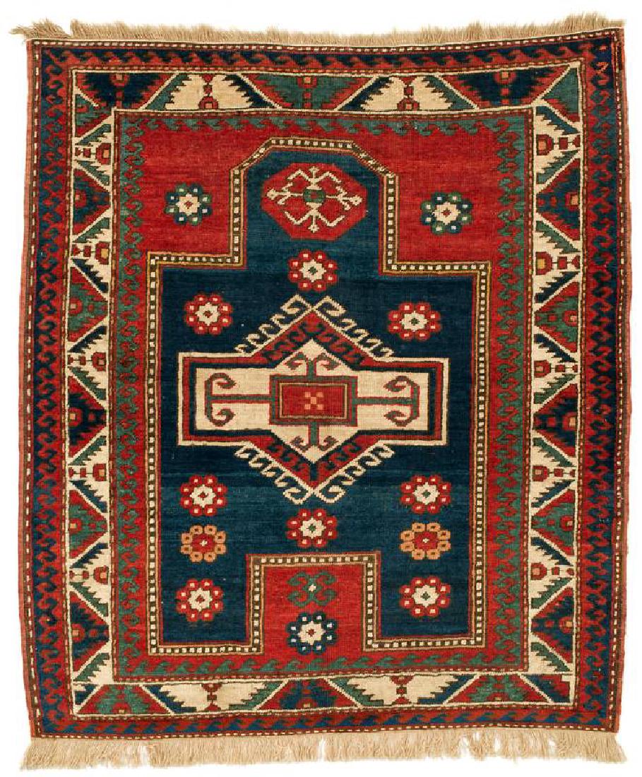 Fachralo Gebetskazak: um 1900, 125 x 109 cm, Südwestkaukasus Guter Zustand, unterer Abschluss nachgeknüpft