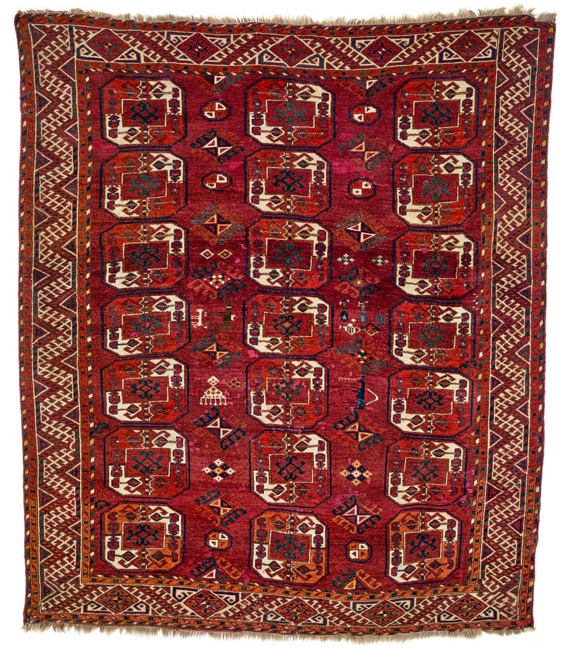 Chub Bash Main Carpet: late 19th century, 235 x 201 cm, Central Asia, middle Amu Darya valley A main carpet woven by the Chub Bash, who belong to the large ethnic group of the Ersari. The red field presents seven