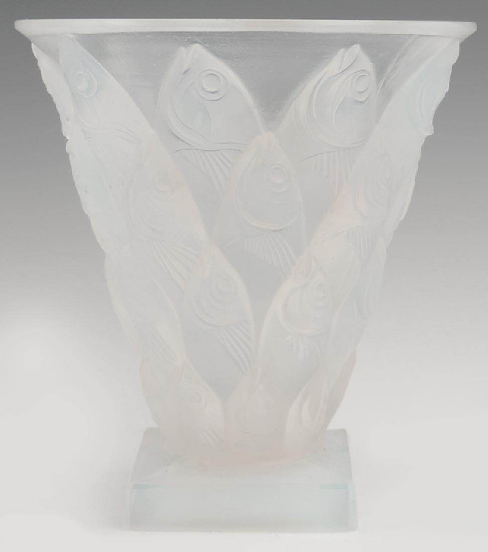Sabino Glass Opalescent Poissons Fish Vase, 20th c.,: Sabino Glass Opalescent Poissons Fish Vase, 20th c., signed "Sabino, Paris," H.- 5 in., Dia.- 4 7/8 in.