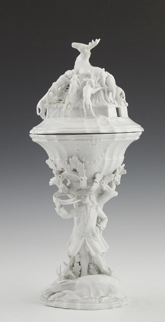 Meissen Blanc de Chine Porcelain Covered Hunt Cup, 20th: Meissen Blanc de Chine Porcelain Covered Hunt Cup, 20th c., originally designed by Johann Kandler for Auguste III of Saxony in 1741, reconstructed by Erich Hosel (1869-1953) around 1924, the bottom wi