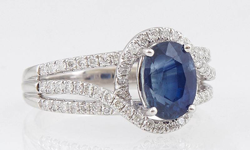 Lady's 14K White Gold Dinner Ring, with a central oval (1 of 1)