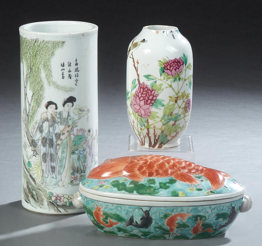 Three Oriental Porcelain Items, 20th c., consisting of (1 of 3)