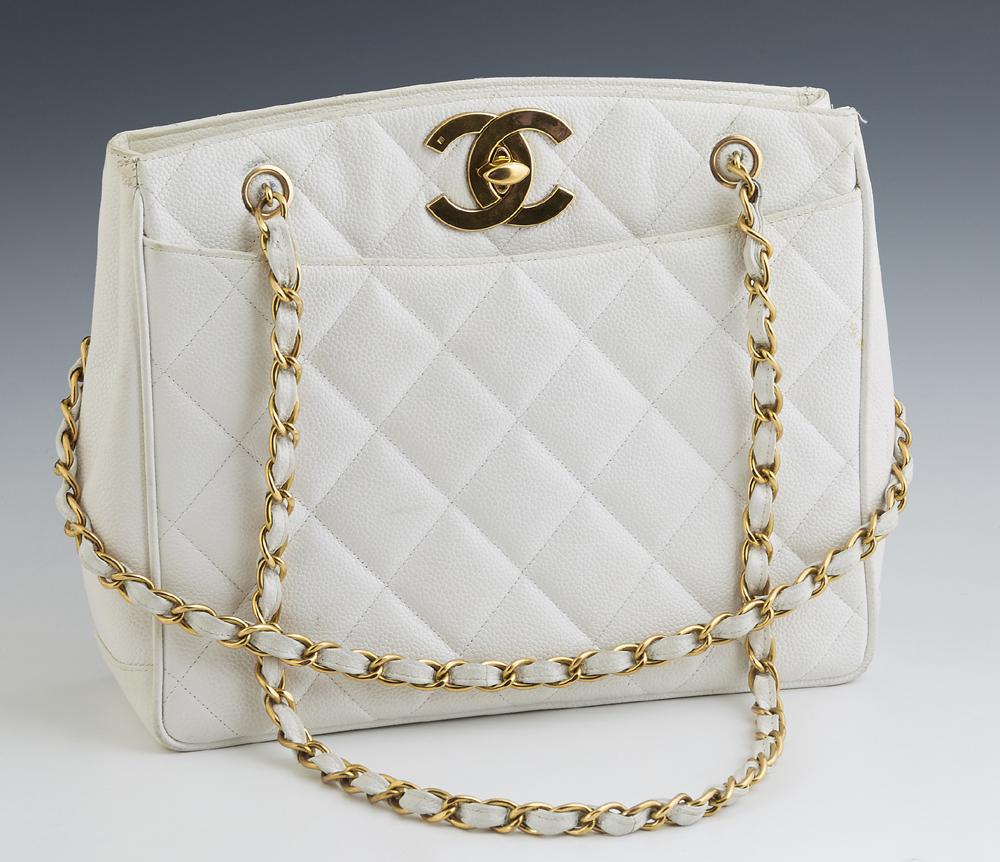 chanel white quilted shoulder bag