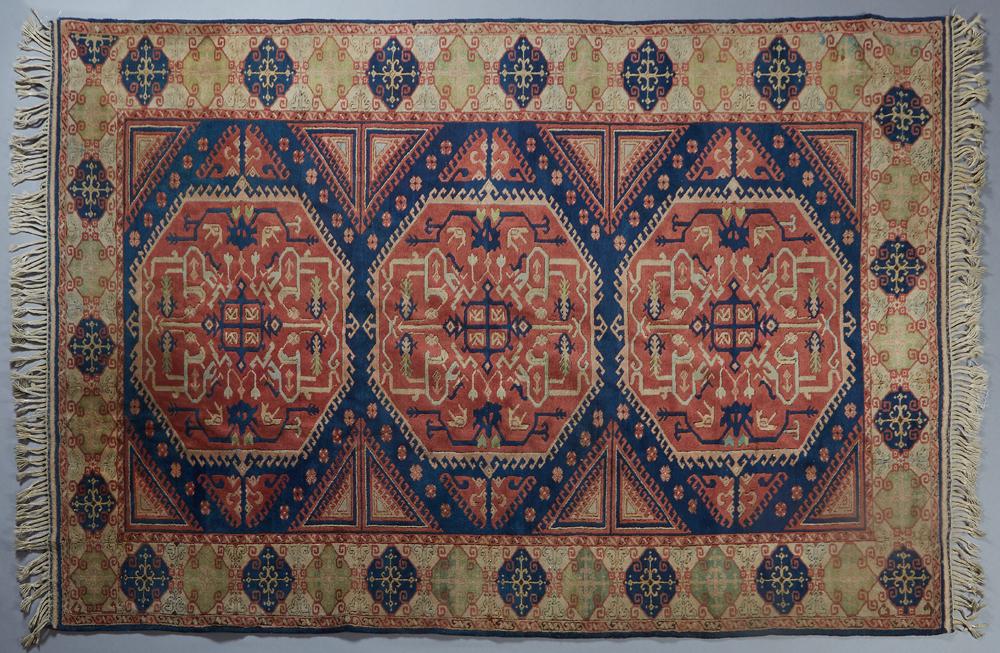 French Machine Made Oriental Carpet, with long fringe (1 of 1)