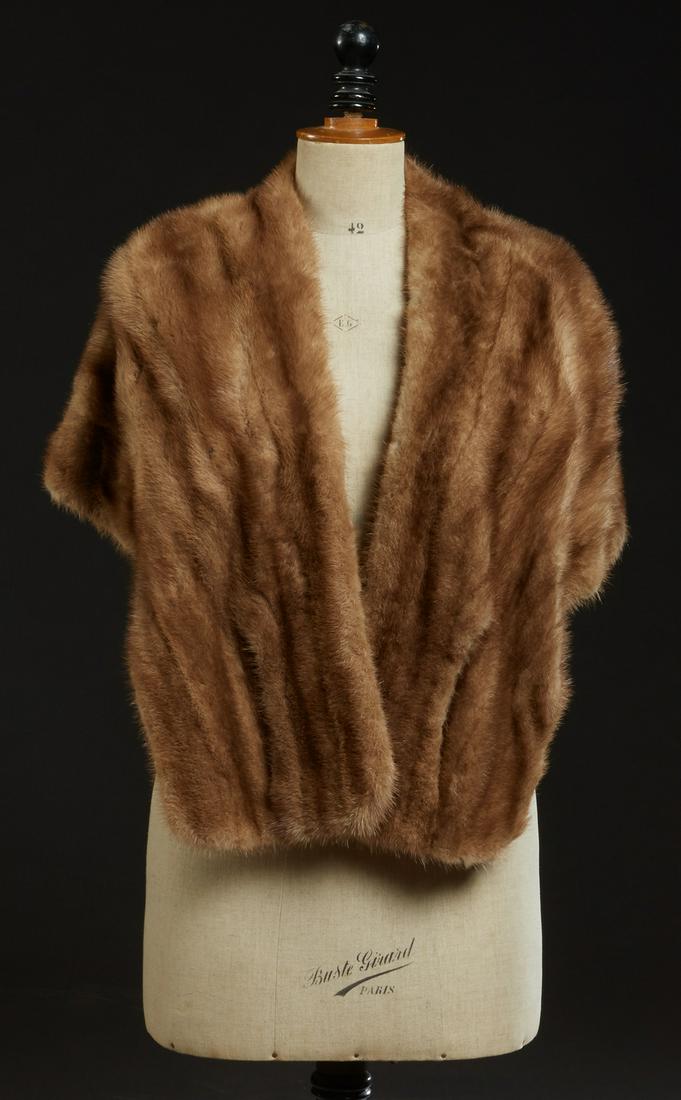 Group of Four Vintage Fur Items, consisting of a blonde (1 of 2)