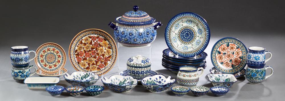 Thirty-One Pieces of Liana Ceramic Dinnerware, 20th c., (1 of 2)