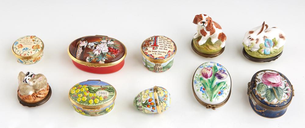 Group of Ten Porcelain Pillboxes, 20th c., five by (1 of 2)