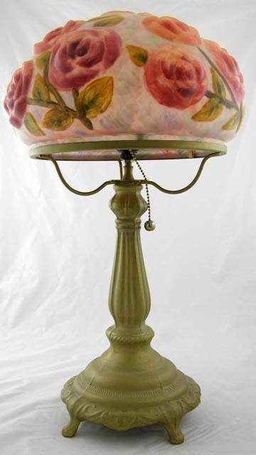 Pairpoint "Puffy" Style Lamp, 20th c., on : Pairpoint "Puffy" Style Lamp, 20th c., on a gilt metal base, H.- 22 3/4 in., Dia.- 12 1/2 in.