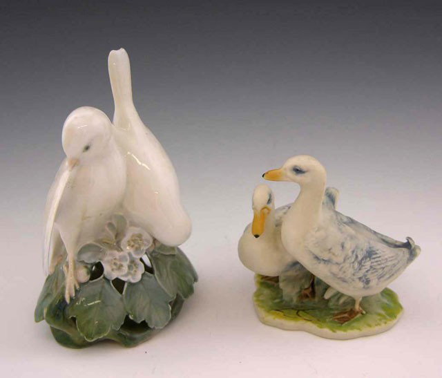 Two Polychromed Porcelain Bird Figurines, 20th c., o: Two Polychromed Porcelain Bird Figurines, 20th c., one of canaries, by Royal Copenhagen, and one of dicks, by Kaiser.