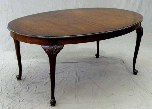 Inlaid Banded Mahogany Oval Queen Anne Dining Tab: Inlaid Banded Mahogany Oval Queen Anne Dining Table, 20th c., on cabriole legs with shell carved knees, with two leaves, H.- 29 1/2 in., W.- 68 in. Each Leaf- 20 in., Total W.- 108 in., D.- 45 in.
