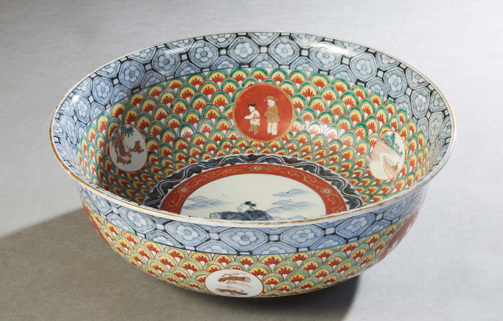 Large Japanese Imari Porcelain Punch Bowl, 20th c., with a blue floral border over intricate painted (1 of 4)