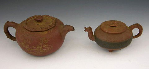 Two Oriental Earthenware Teapots, early 20th c., bo: Two Oriental Earthenware Teapots, early 20th c., both with incised decoration.