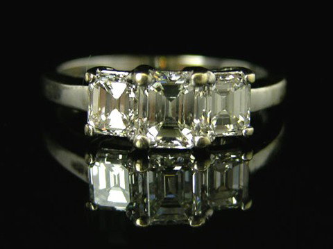 Lady's 14K White Gold Engagement Ring, with a cen