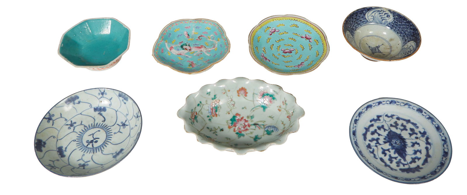Group of Seven Pieces of Chinese Porcelain, early 20th c., consisting of a scalloped footed serving (1 of 4)