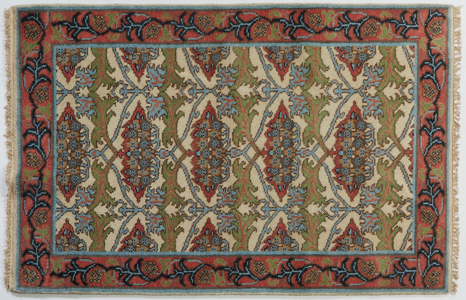 William Morris Arts and Crafts Carpet, 4' x 5' 10.: William Morris Arts and Crafts Carpet, 4' x 5' 10.