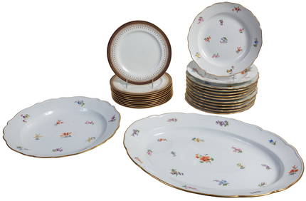 Twenty Four Pieces of Porcelain Dinnerware, 19th c., Platter- H.- 2 7/8 in., W.- 18 7/8 in., D.- 13 (1 of 5)
