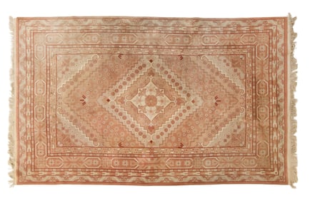 Oriental Carpet, 6' 6 X 10'.