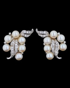 Pair of 14K White Gold Diamond Leaf Earrings, Each- H.- 1 1/4 in., W.- 7/8 in. (2 Pcs.)