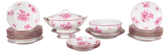 Twenty-Eight Piece French Limoges Porcelain Partial Dinner Service, early 20th c., Soups- H.- 1 3/4