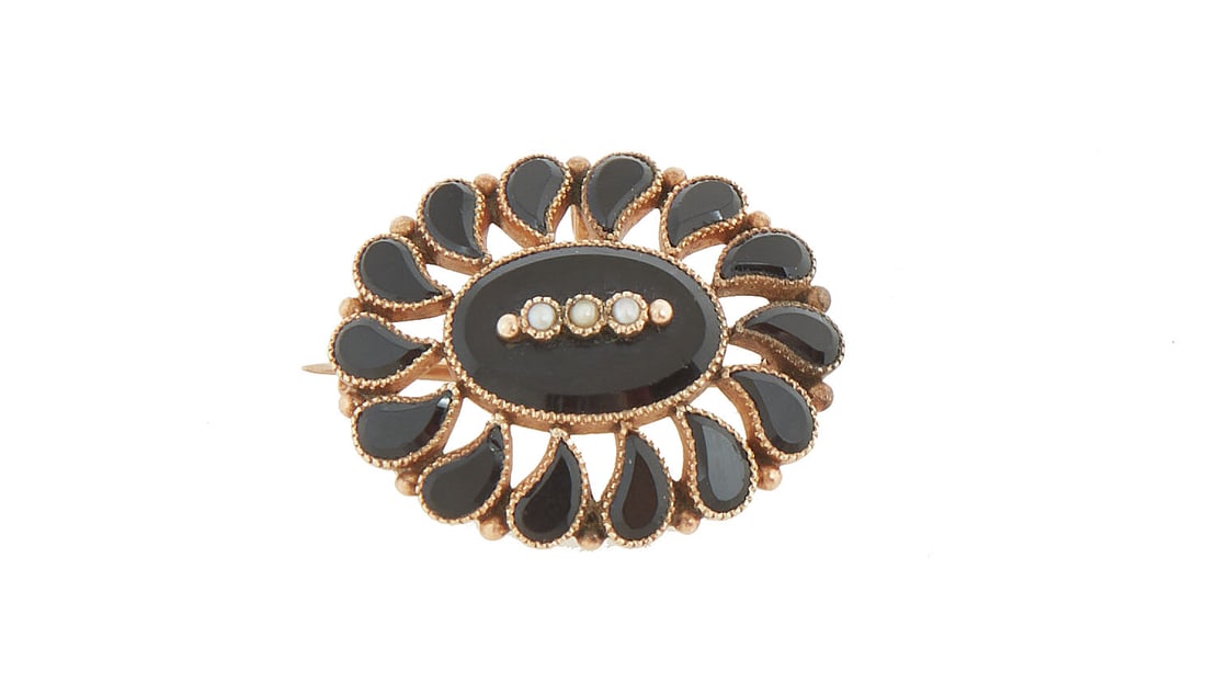 14K Rose Gold and Black Onyx Pendent, 19th c., H.- 3/4 in., W.- 1 in., D.- 1/4 in., Wt.- 0.115 Troy: 14K Rose Gold and Black Onyx Pendent, 19th c., the central oval onyx with three seed pearls, with an outer frame of curved onyx "leaves," H.- 3/4 in., W.- 1 in., D.- 1/4 in., Wt.- 0.115 Troy Oz. Prove