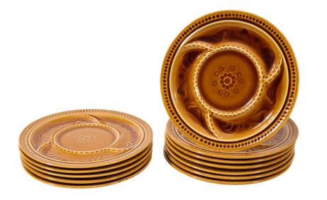 Twelve French Provincial Artichoke Plates, 20th c., Dia.- 10 in.