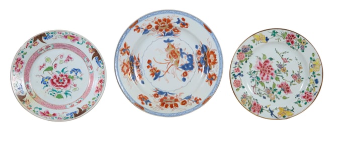 Group of Three Chinese Porcelain Plates, 19th c., Largest- H.- 1 1/2 in., Dia.- 11 in. (3 Pcs.)