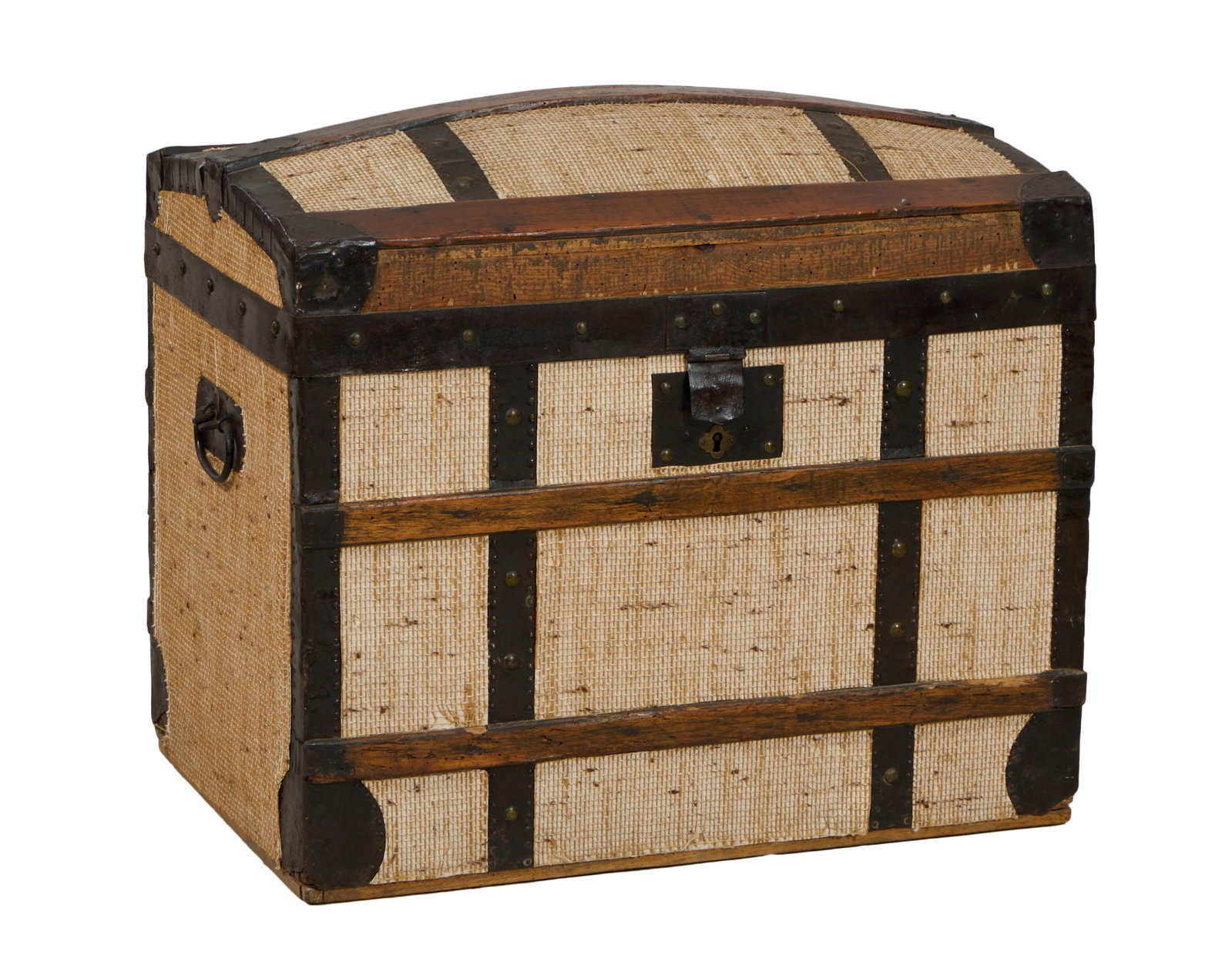 Continental Traveler's Trunk, 20th c., H.- 20 1/2 in., W.- 24 in., D.- 16 in.: Continental Traveler's Trunk, 20th c., the hinged domed top opens to reveal a storage compartment, covered in linen with wood and metal straps, H.- 20 1/2 in., W.- 24 in., D.- 16 in.