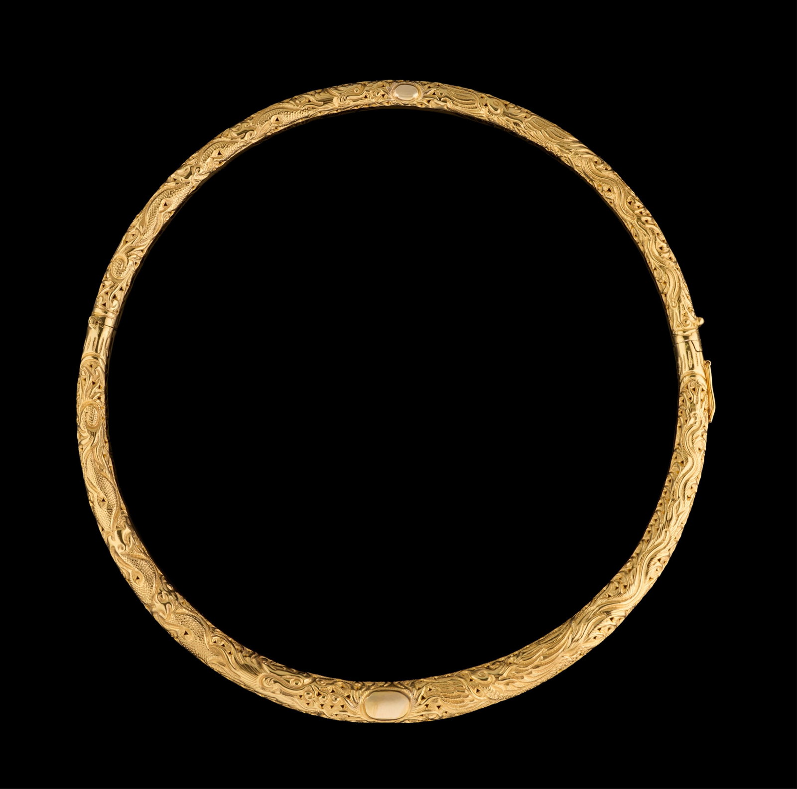 14K Yellow Gold Hinged Collar, App. Total Wt.- 34.7 grams, Int. Dia.- 5 1/2 in.: 14K Yellow Gold Hinged Collar, with Dragon & Phoenix motif, tongue in groove clasp, App. Total Wt.- 34.7 grams, Int. Dia.- 5 1/2 in. Please Note: All assessments of gemstone weight, color, and/or clar
