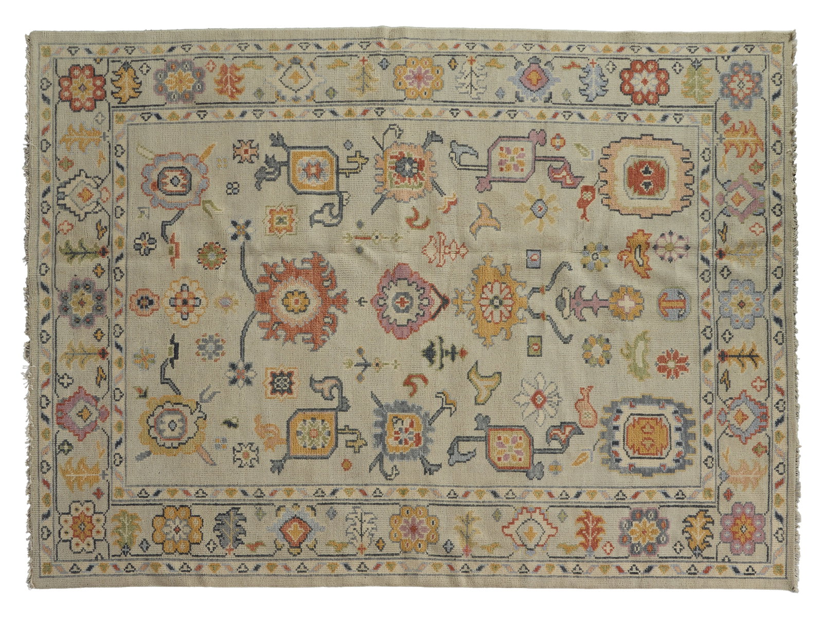 Agra Sultanabad Carpet, 7' 4 x 10'.: Agra Sultanabad Carpet, 7' 4 x 10'.