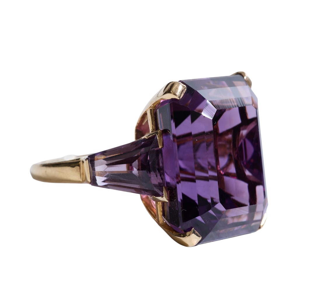 Ladies' 18K Yellow Gold Amethyst Dinner Ring, Size- 7 1/2.: Ladies' 18K Yellow Gold Amethyst Dinner Ring, the central large emerald cut amethyst flanked trapezoidal cut amethysts on each shoulder of the band, Size- 7 1/2. Please Note: All assessments of gemsto
