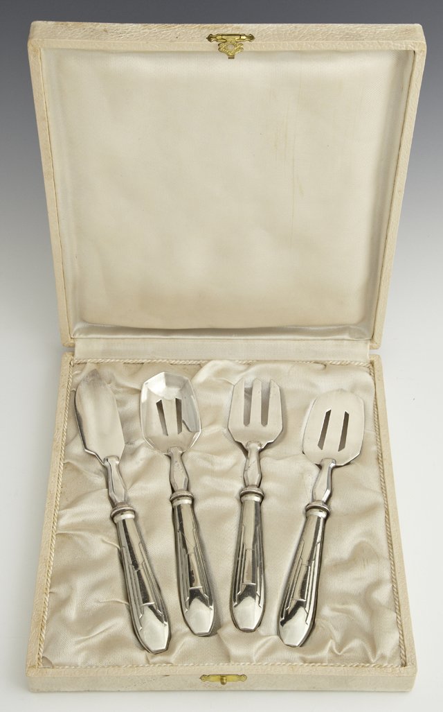 Four Piece Art Deco Silverplated Hors D'Oeuvres Set, c.: Four Piece Art Deco Silverplated Hors D'Oeuvres Set, c. 1940, consisting of a pate slice, slotted slice, pickle fork and cheese knife, in original fitted leatherette presentation box.