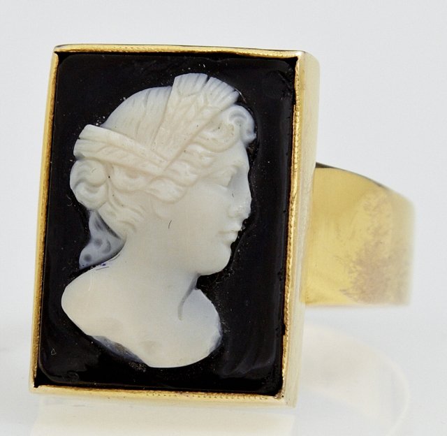Gentleman's 18K Yellow Gold Dinner Ring, with a carved (1 of 1)