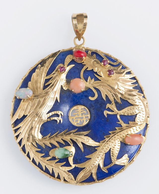 14K Yellow Gold Chinese Pendant, 20th c., consisting of (1 of 1)