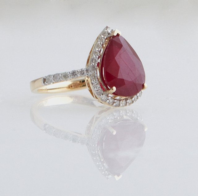 Lady's 14K Yellow Gold Dinner Ring, with a 5.56 carat (1 of 2)