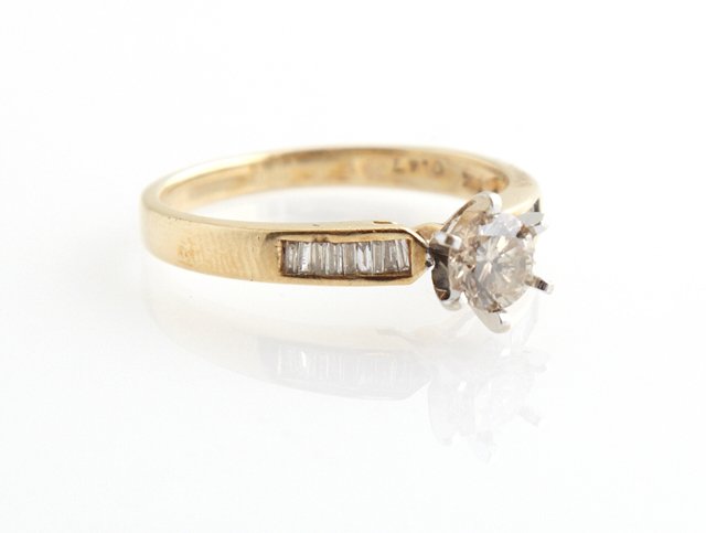 Lady's 14K Yellow Gold Dinner Ring, with a central (1 of 1)