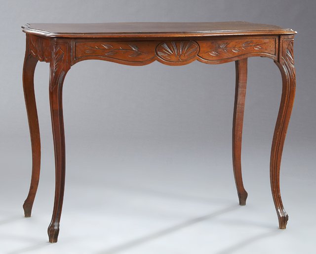 French Louis XV Style Carved Beech Tortoise Top Center: French Louis XV Style Carved Beech Tortoise Top Center Table, early 20th c., the serpentine top over a wide skirt on leaf carved cabriole legs, H.- 29 1/1 in., W.- 39 1/2 in., D.- 24 in.
