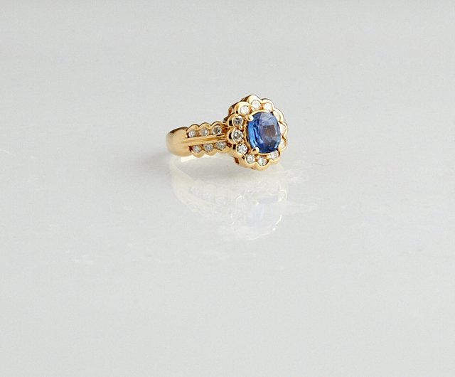 Lady's 18K Yellow Gold Dinner Ring, with an oval 1.19 (1 of 2)